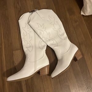 NWT size 10W Billini Arula White Knee-high Cowgirl Boots